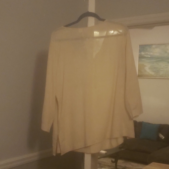 Top - Picture 2 of 4